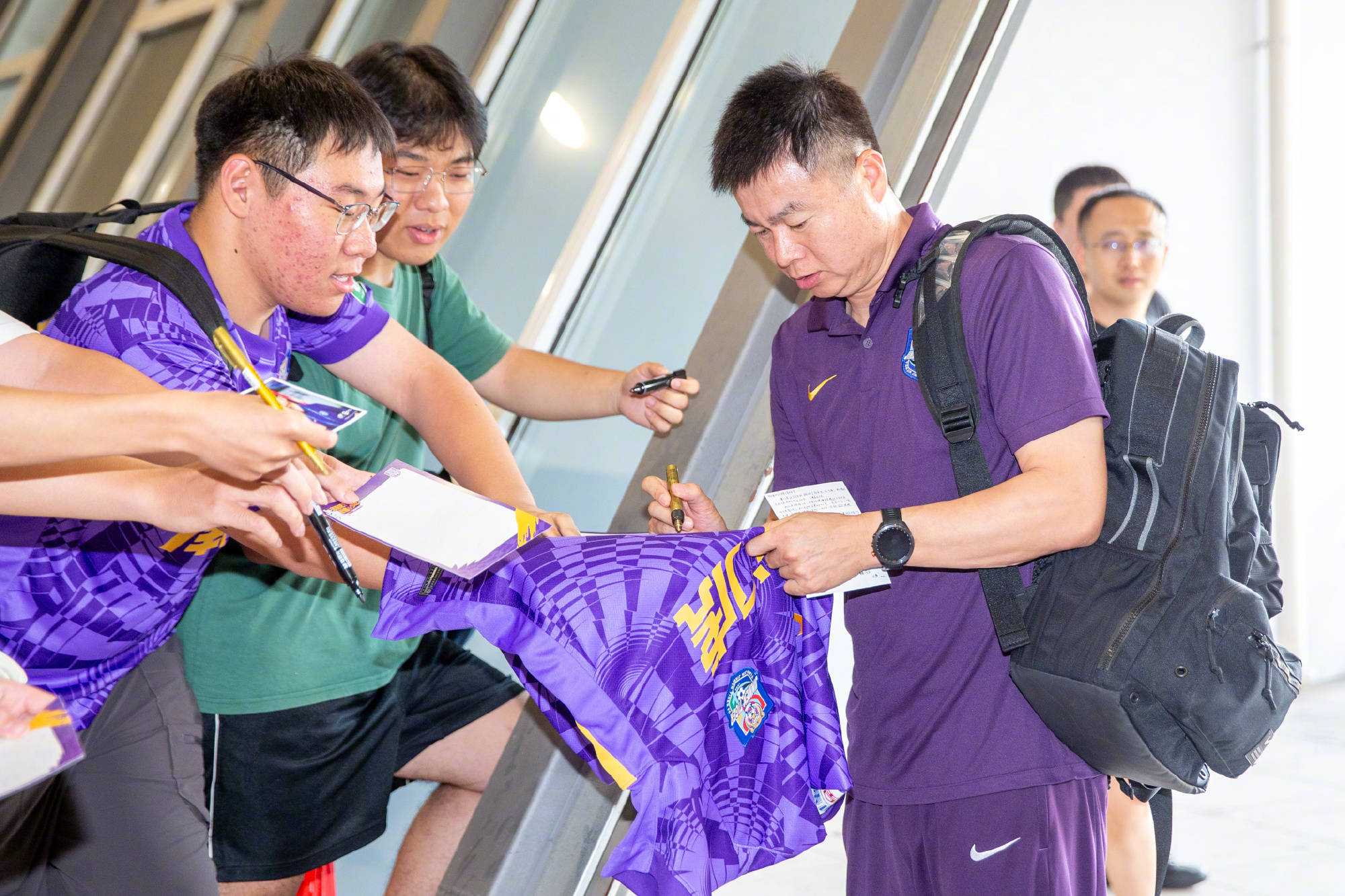 CBA季后赛赛程吃紧；尼斯今晚门线救险；震撼外界；赛程密集仍需轮换(cba今晚赛程表2025)