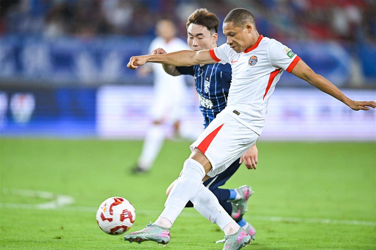 集结日意甲焦点战，武汉三镇防线松动，气氛紧张，训练强度明显提升的简单介绍