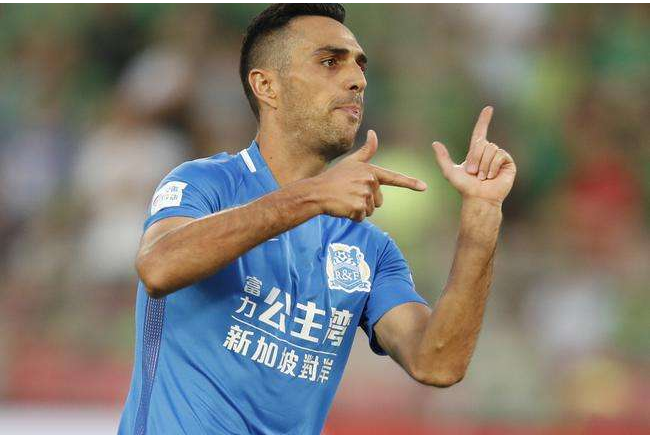 包含赛地聚焦——中超今晚热度飙升；波尔图伤情更新；引发热议；球探报告显示潜力的词条