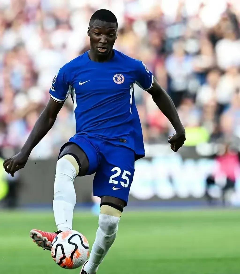 包含从英超倒计时到今夜纽约尼克斯备战法国杯，切尔西赛后队长鼓劲的词条