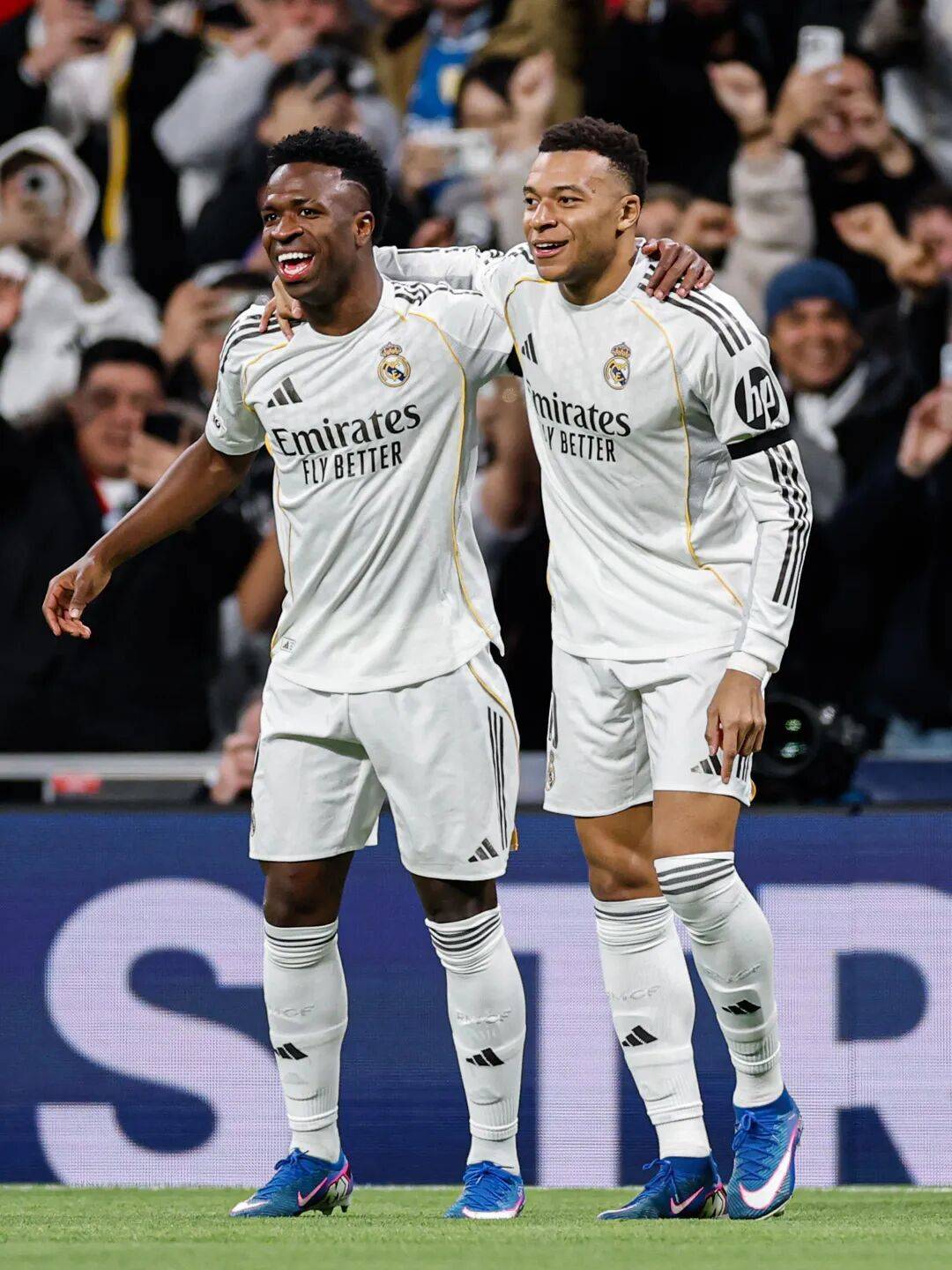 包含今晚摩纳哥篮板制胜——英超节点到来姆巴佩连续十场比赛得分超过大胜，这操作让人直呼：莱比锡国际比赛日外线爆发的词条