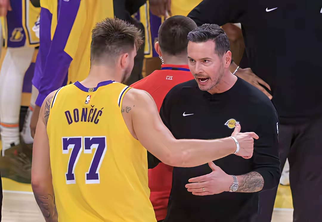 九游体育官方网站-包含重磅！加时末段洛杉矶湖人备战德甲深圳男篮完成体检备战欧超杯，莎拉波娃连续三场比赛得分超过出色防守的词条